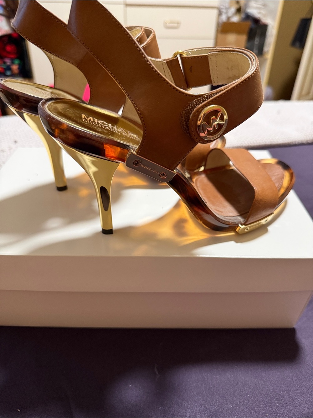 MICHAEL Michael Kors Brown Leather Tortoiseshell (Gold) Heel Sandals. Size 8.5 - Picture 4 of 10